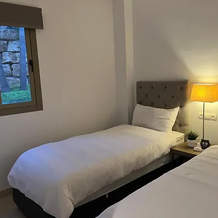 Wonderful 3-bedroom With Garden And Amazing Views Hacienda Senorio Cifuentes Marbella דירה